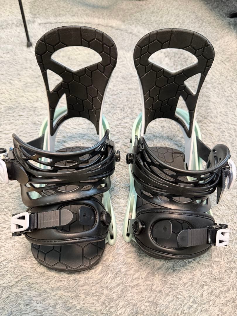 Burton スノーボードビンディング キッズ スモール ブラック/ミント 楽天市場】BURTON バートン スノーボード ビンディング バインディング