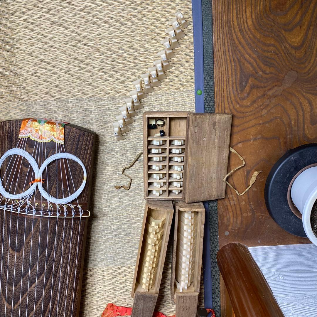 良品 4面セット売りです お琴 13弦 すだれ彫り 琴柱・ユタン【発送条件