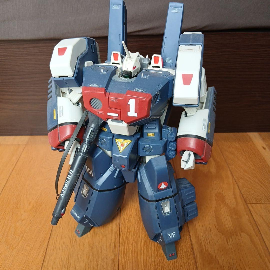 マクロス　バルキリーVF-1 可動フィギュア ミサイルランチャー付き