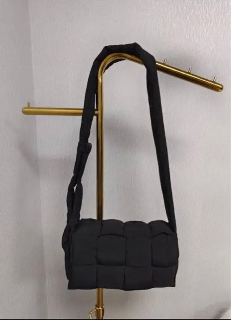 BOTTEGA VENETA パデッドカセットナイロンショルダーバッグ ブラック