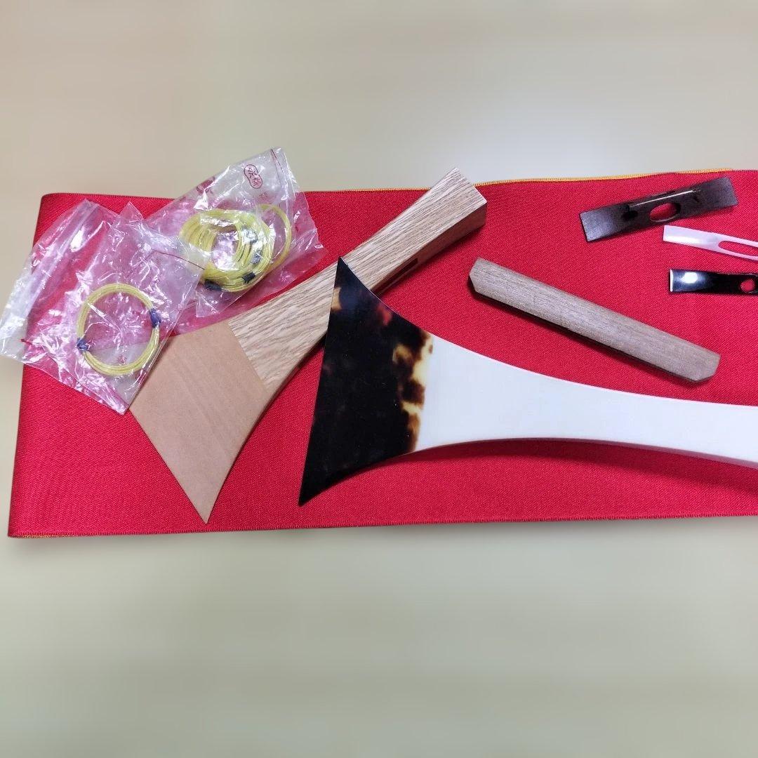 三味線バチ　鼈甲と 木製三味線バチ と小物