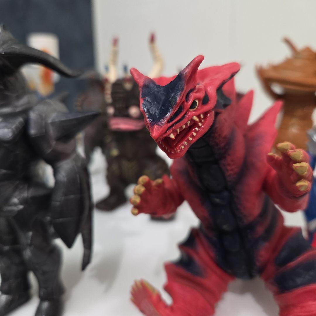 値下げしました。ウルトラマン怪獣フィギュア10体セット - メルカリ