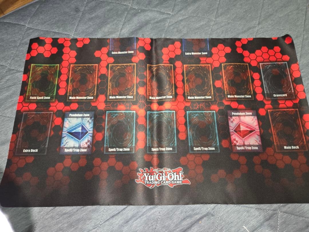 遊戯王　プレイマット　レッド