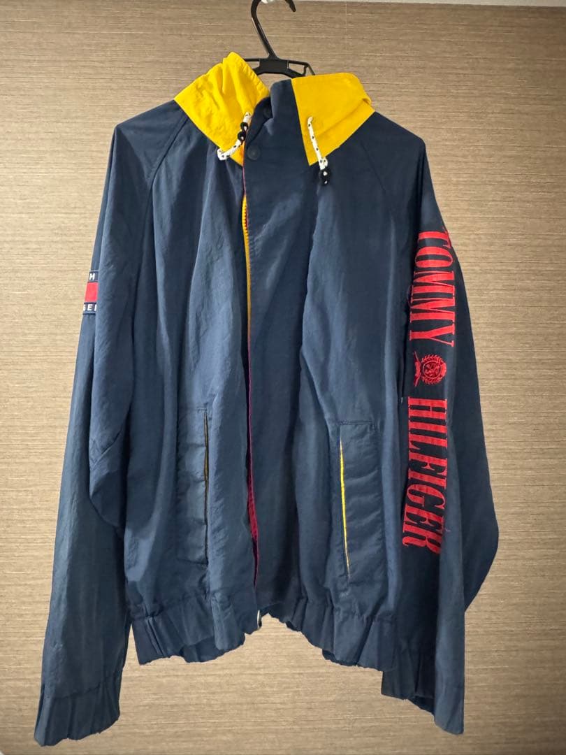   ナイロンジャケットT-Pablow着用