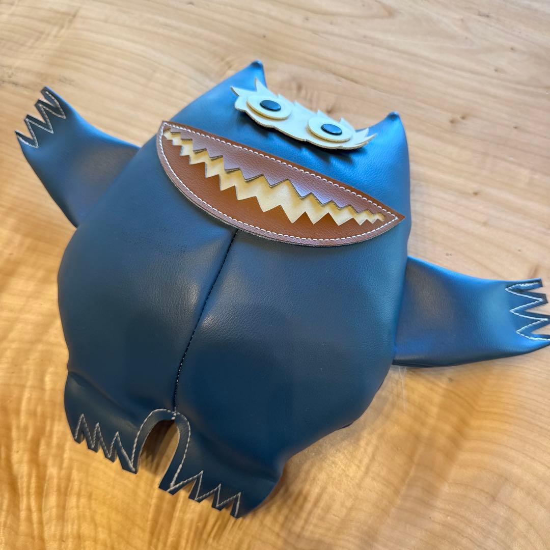 青いレザー製モンスター雑貨　NAUGAHYDE