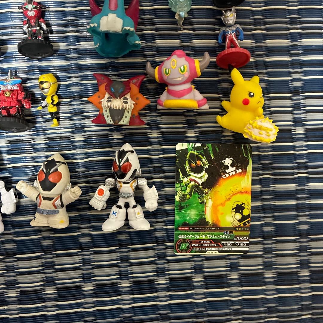 色んなフィギュアのまとめ売りとカード1枚 - メルカリ