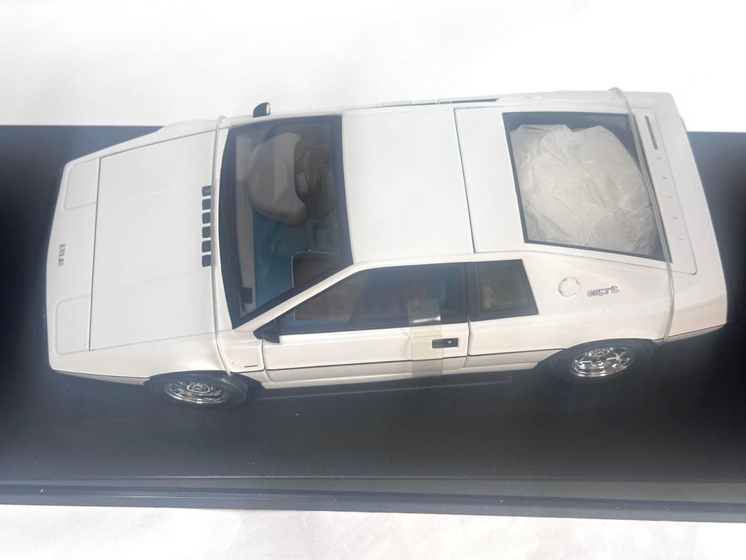 1/18 オートアート　ロータス エスプリ 007 私を愛したスパイ