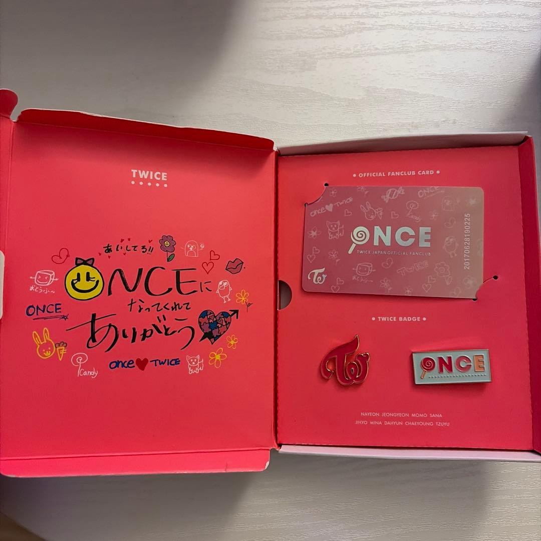 TWICE 公式ファンクラブカード バッジセット - メルカリ
