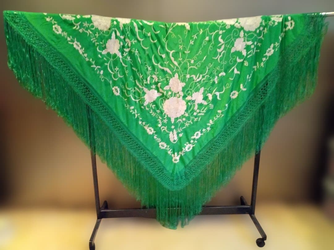 緑色 フラメンコ マントン 美品 フラメンコ衣装】グリーン マントン シージョ フレコ 刺繍 花柄