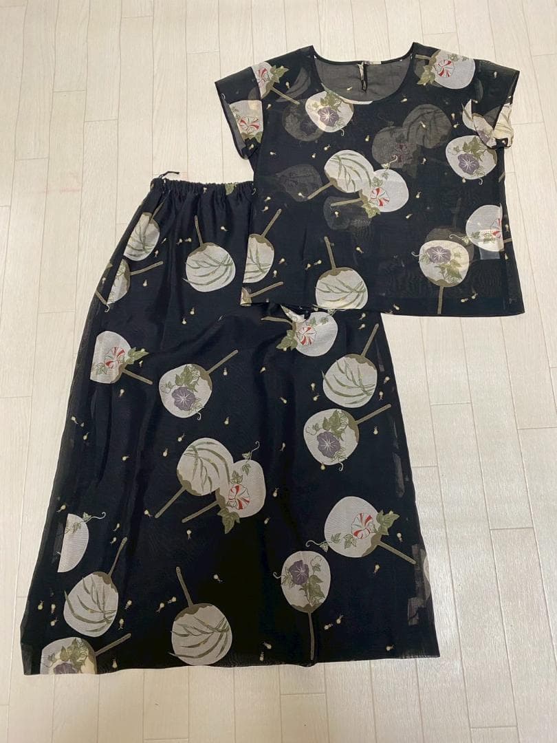 カネコイサオ　和柄　うちわと蛍　ブラウス&スカートセット（黒）