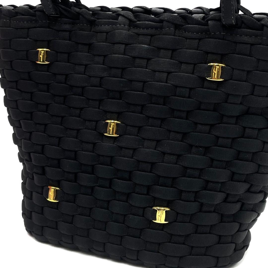 極美品○ フェラガモ ハンドバッグ 編み込み ヴァラリボン 金具