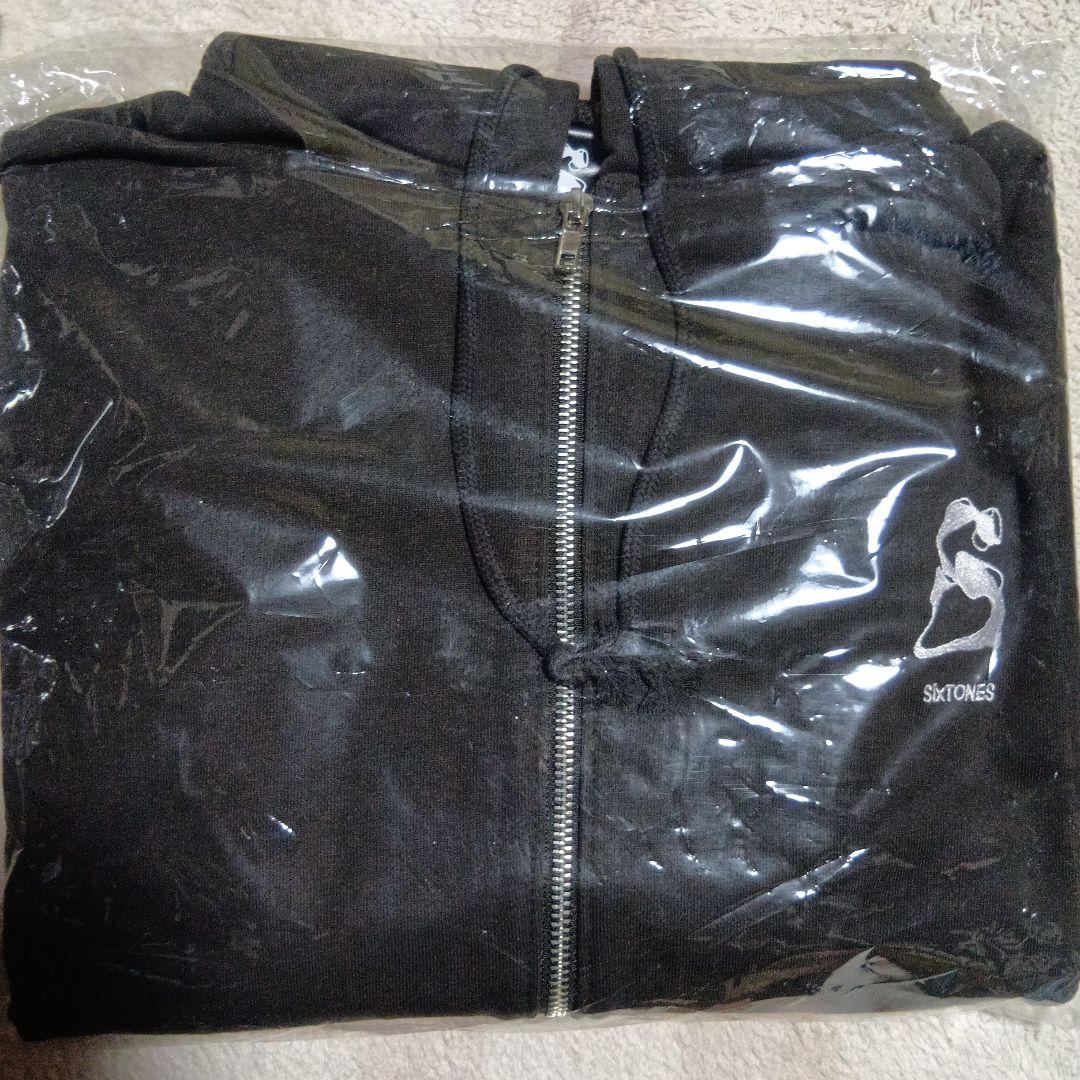 い*き様 SixTONES　MileSixTONES パーカー キターーーーーーッ!🥰🥰🥰🥰🥰🥰🥰 SixTONESのツアーパーカー！ 思っ