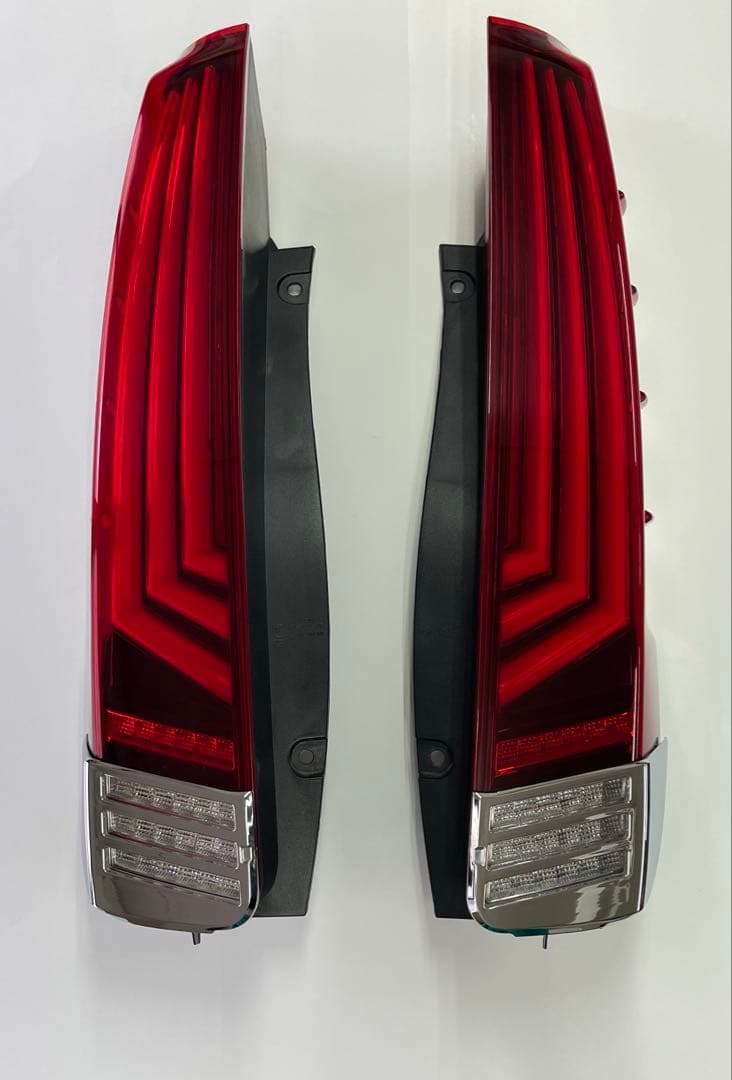 ノア/ヴォクシー/エスクァイア80系 トムス LEDテールランプ