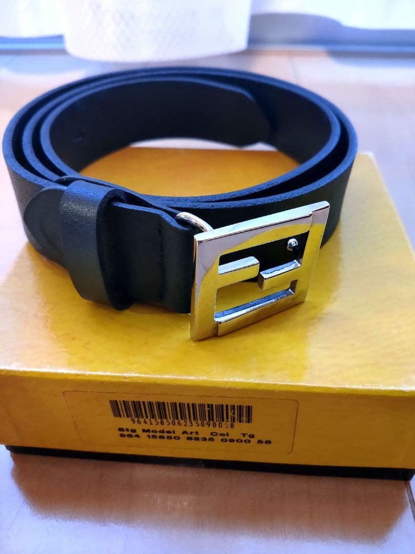 FENDI レザーベルト ユニセックス　フェンディ　本革