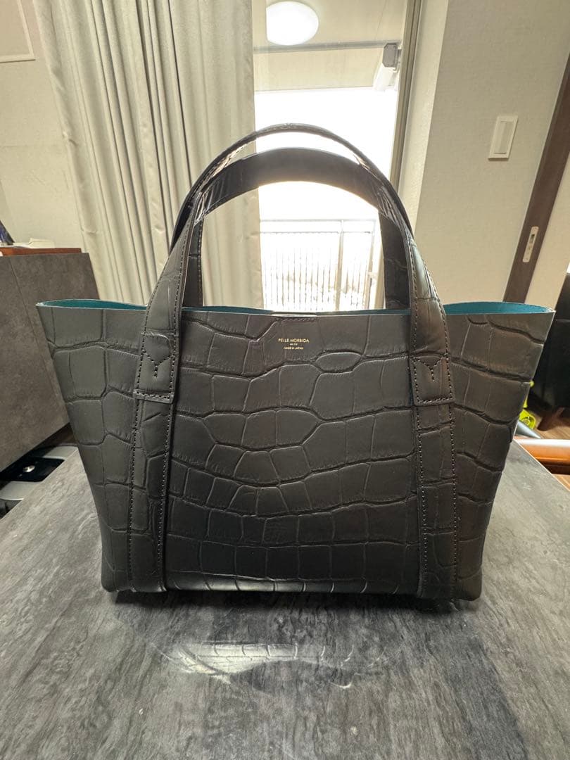 PELLE MORBIDA レザーミニトートバッグ(ブラック、クロコ型押し)