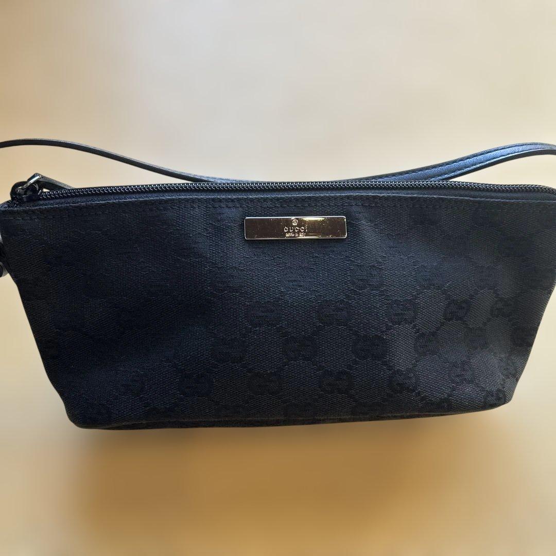 GUCCI 新品ブラック ポーチ ショルダーストラップ付き