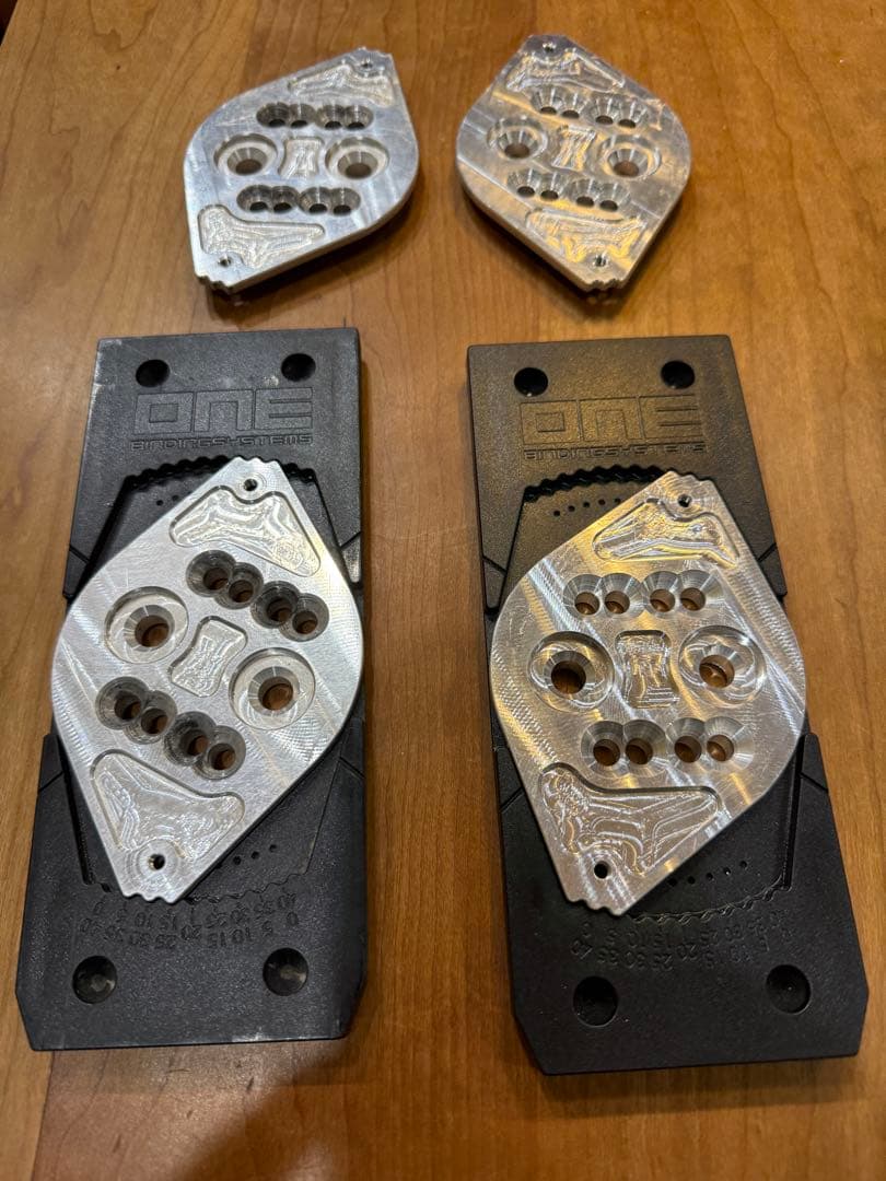 SOLID BOARD PUCKS/ソリッドボード パック(SPARK R&D)