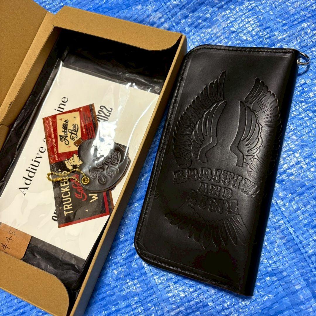 レア ADDITIVE AND LINE 長財布 トラッカーウォレット - メルカリ