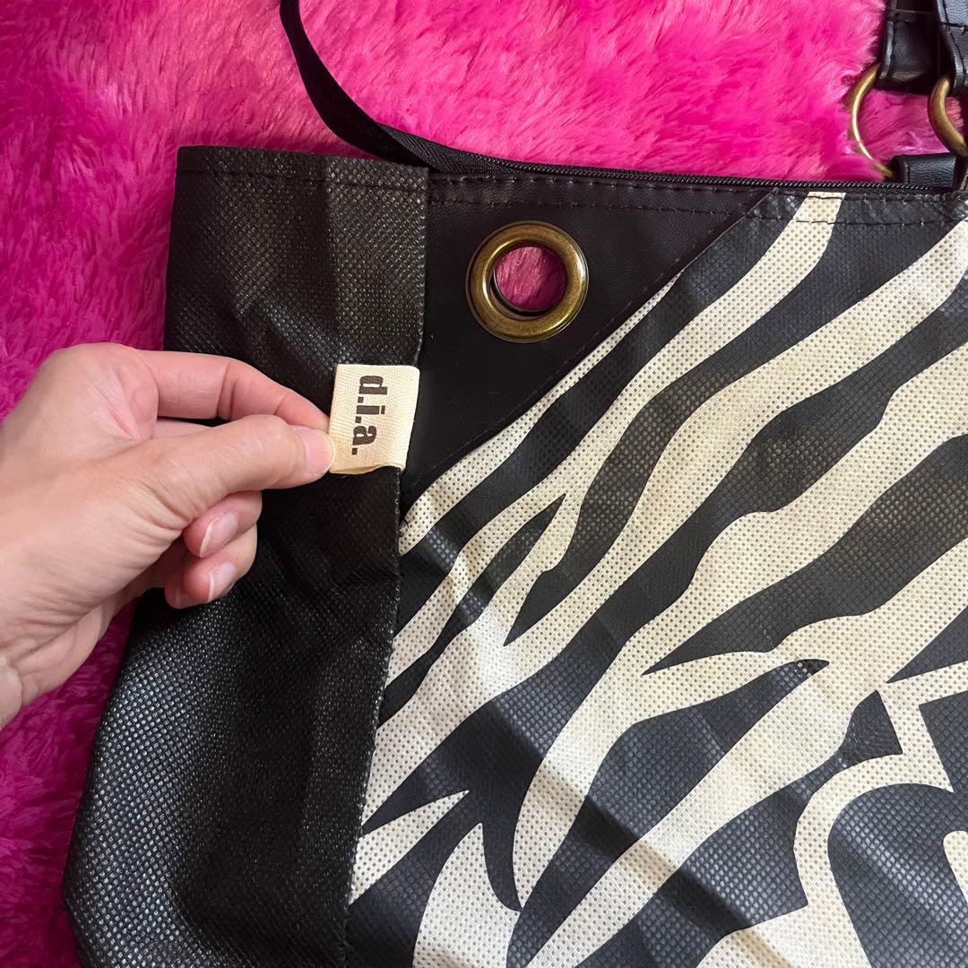 d.i.a ゼブラ柄ショッパー 限定品 激レア【平成ギャル】美品 - メルカリ