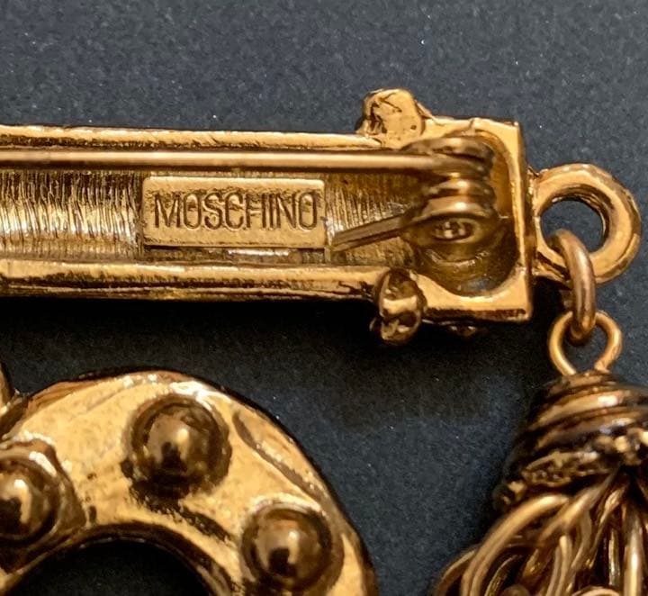 はちはち様専用 モスキーノ ブローチ
