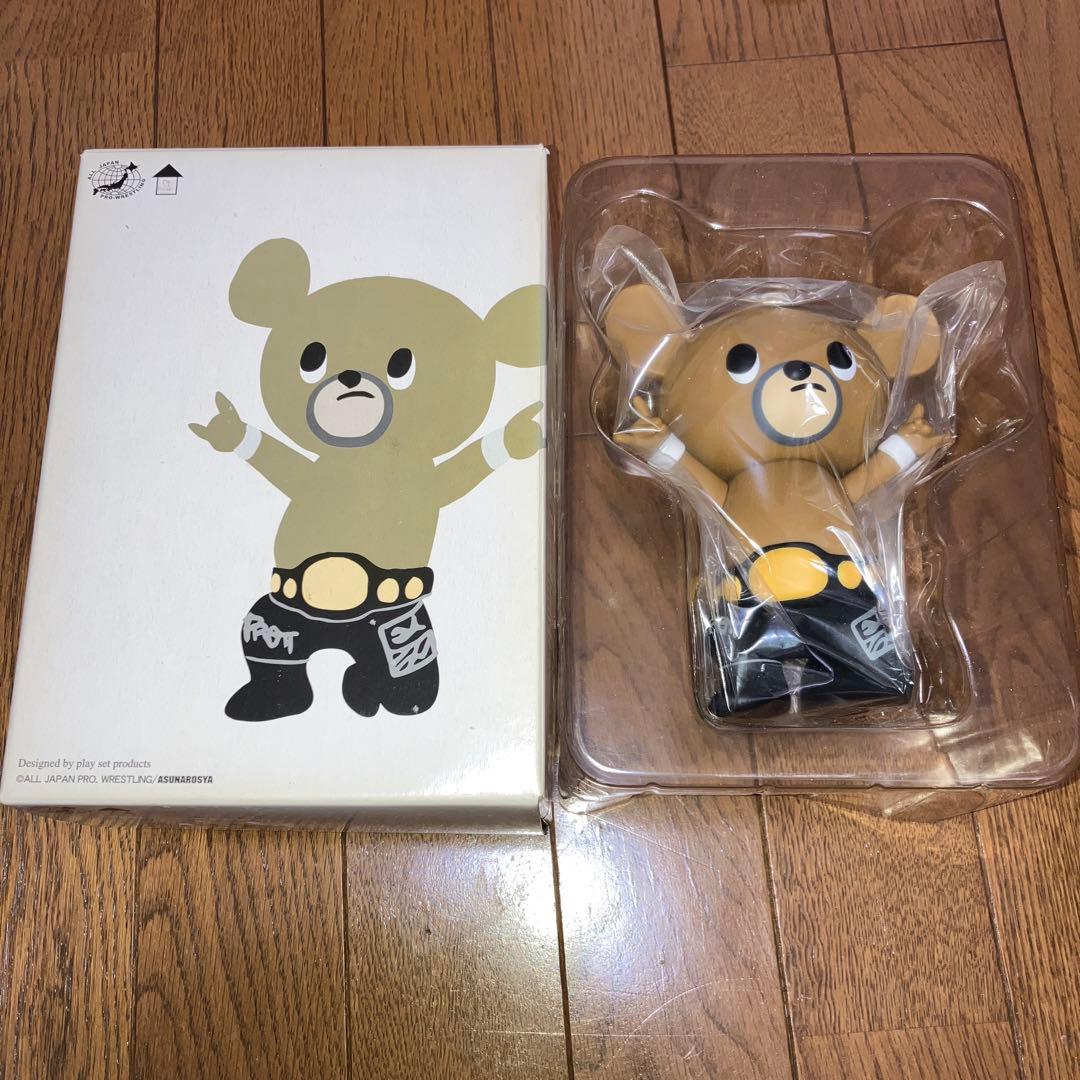 1/64 フィギュア4体 コルビジェテーブル1脚&ソファー3脚セット。