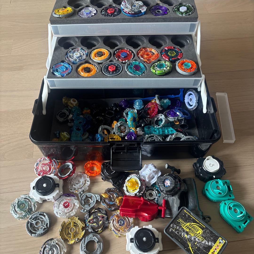 ベイブレード セット 多数のベイブレードと収納ケース付き