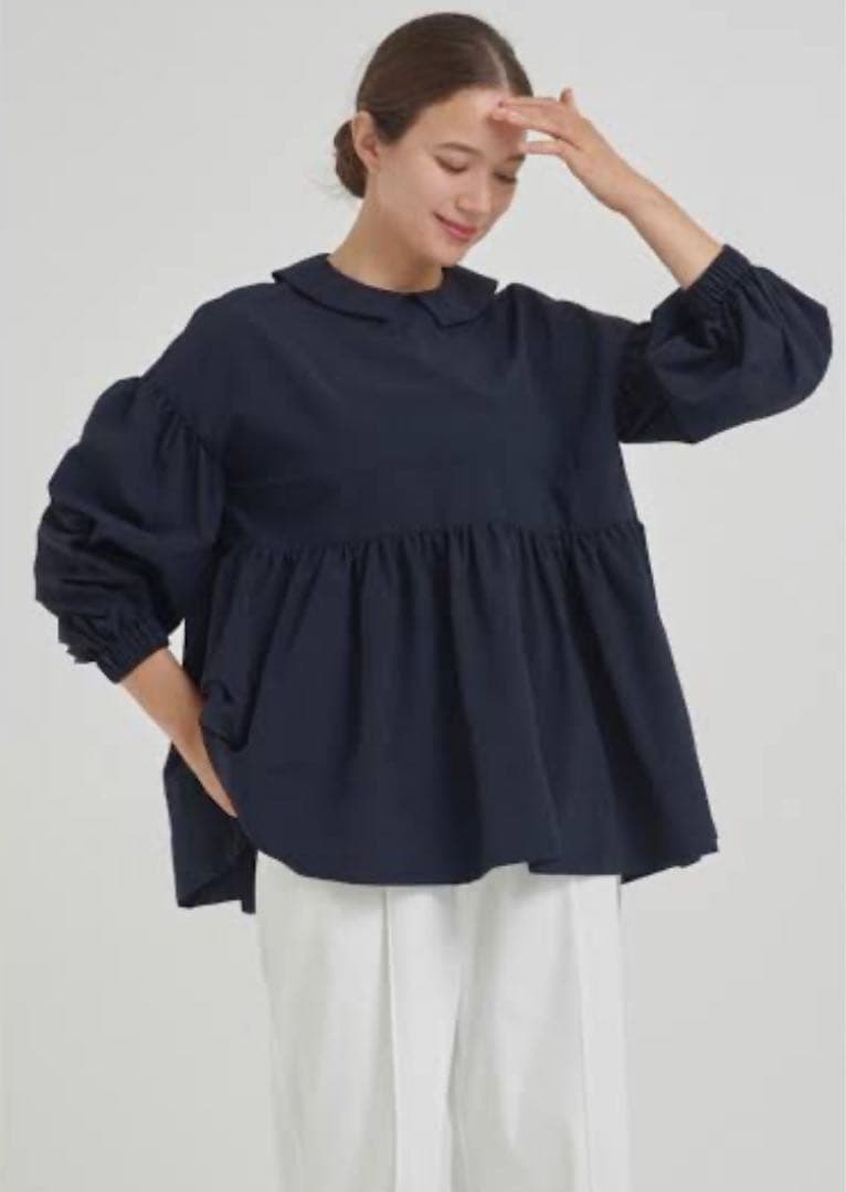 yori フラットカラーティアードブラウス　ネイビー