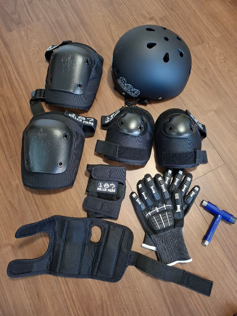 中古　187 KILLER PADS ヘルメットとプロテクターセット