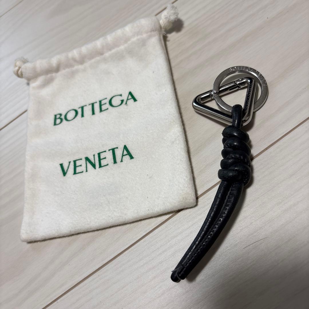本日限定大特価】BOTTEGA VENETA トライアングル キーリング ネロ
