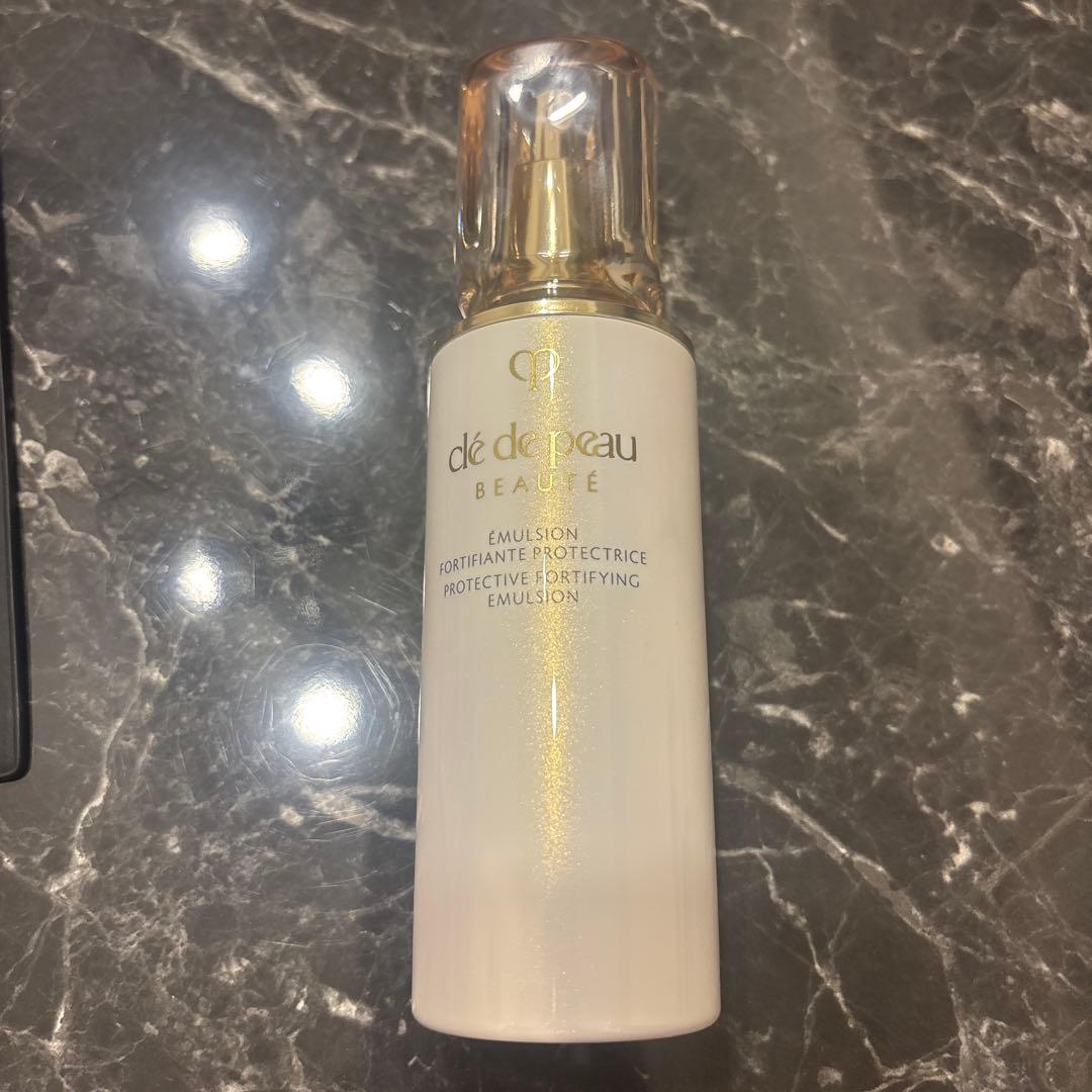 クレドポーボーテ 乳液 (朝用) SPF25 PA+++