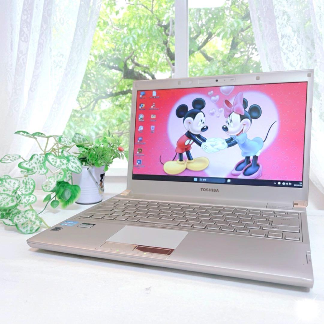 美品、コアi7、メモリ8G、高速SSD、最新Win11、イラレ&オフィスが使える