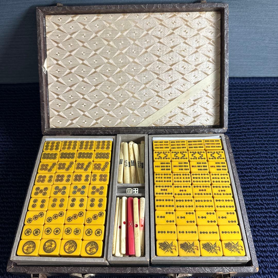 麻雀牌　歯風 背竹牌　骨董品 高級 麻雀牌 背竹 竹牌 骨牌 天然素材 手彫り アンティーク 昭和