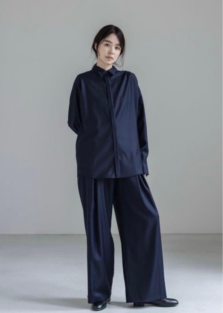 デレス　deres シャツ　ネイビー