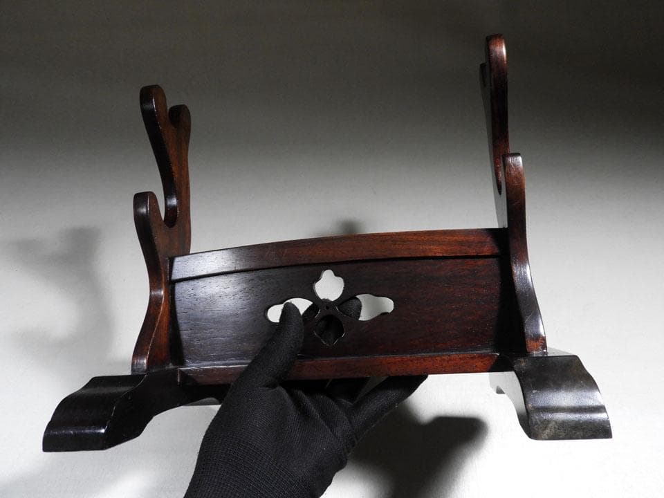 ○①小さい刀掛け 短刀用 二刀掛け 小振り 透かし紋 高さ27