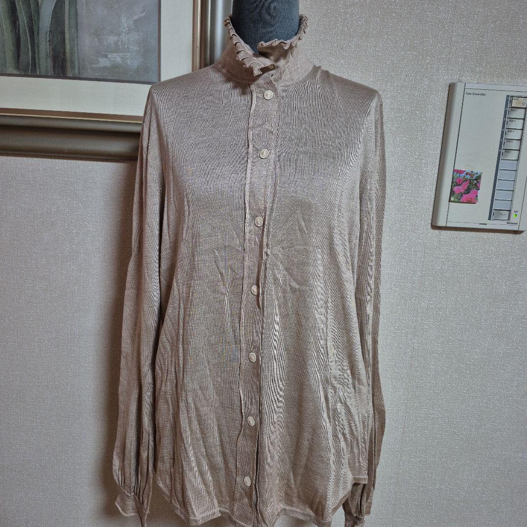 YuさまPringleOF SCOTLANDベージュフリルスタンドカラーシャツ