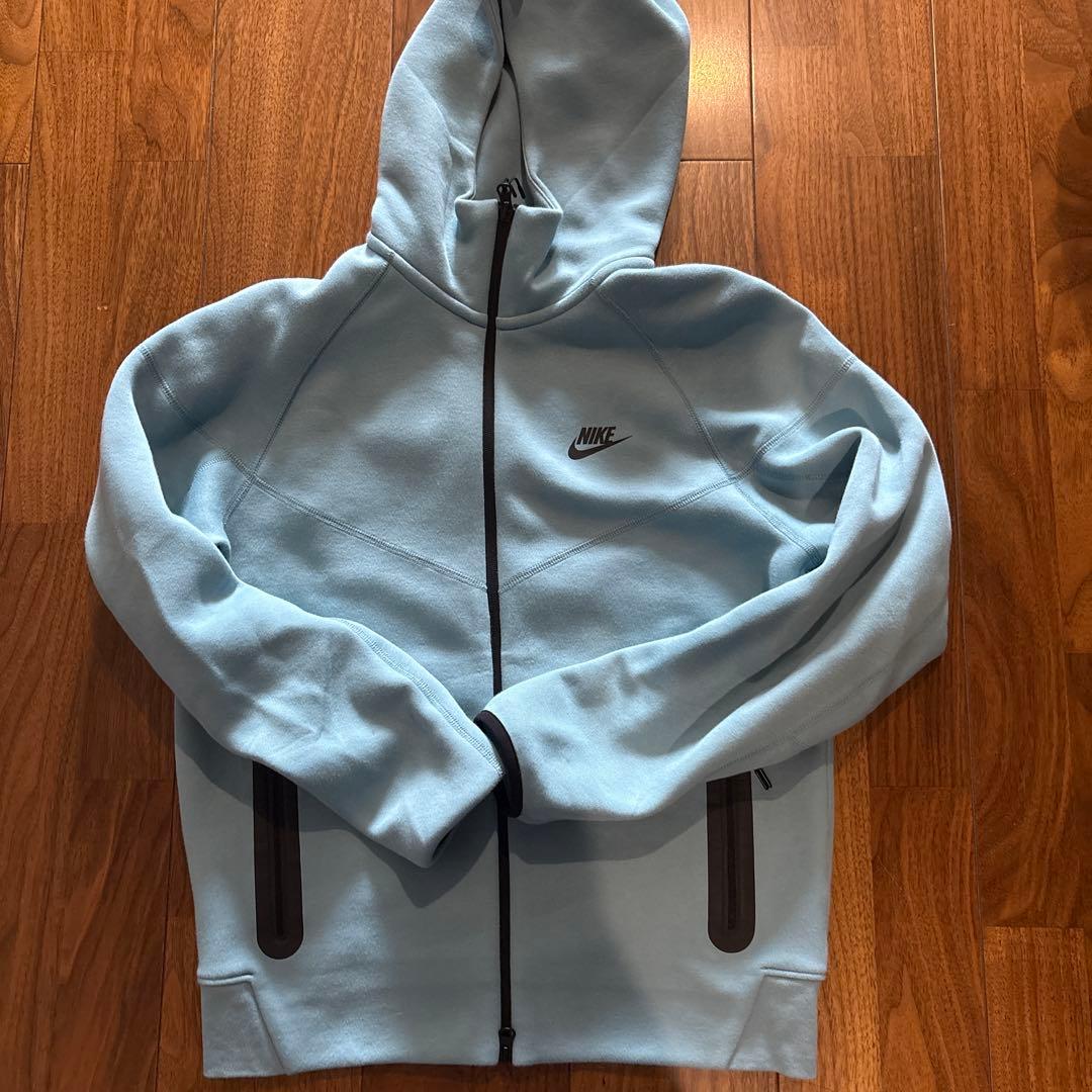 ナイキテックフリース水色