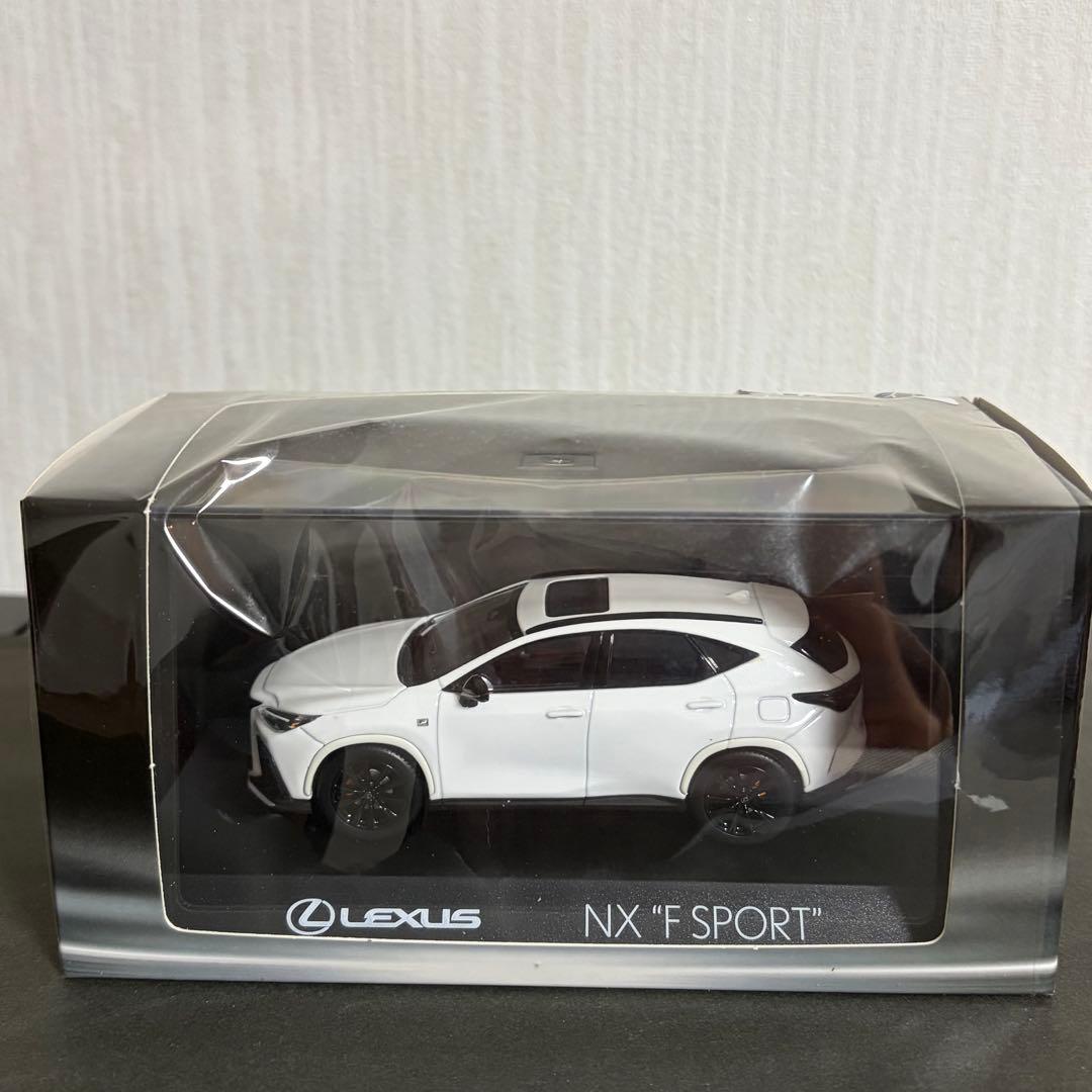 LEXUS NX350h Fスポーツ　1/43スケール　ミニカー　レクサス