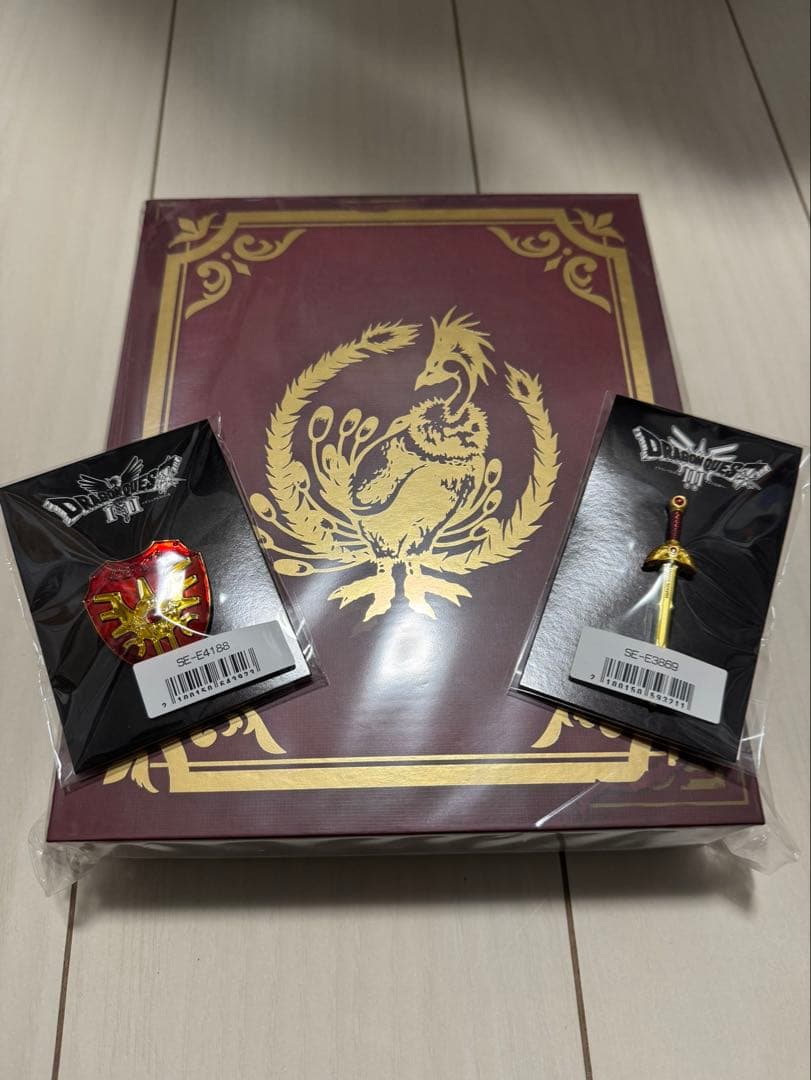 [特典のみ]ドラゴンクエスト　収納ボックス+ロトの剣＆盾ピンズ ドラゴンクエスト ピンズ ロトの剣 | スクウェア・エニックス e-STORE