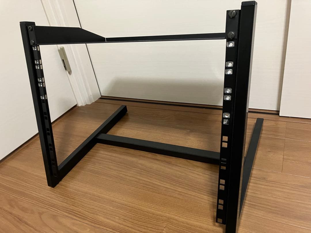 K&M 8Uデスクトップ用ラックスタンド+トレイ+ヘッドホンホルダー K&M ( ケーアンドエム ) 40900 8Uデスクトップ用ラックスタンド 送料