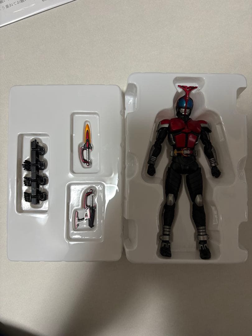 S.H.Figuarts（真骨彫製法） 仮面ライダーカブト ライダーフォーム