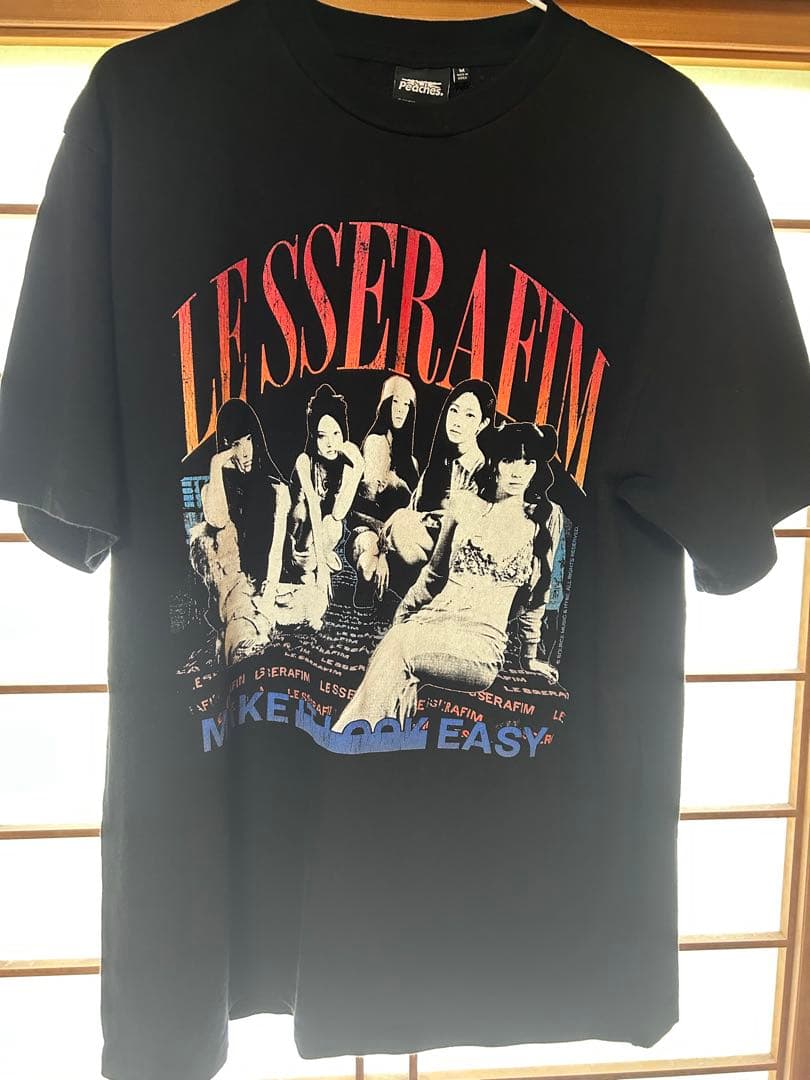 LESSERAFIM Peaches Tシャツ Mサイズ ブラック