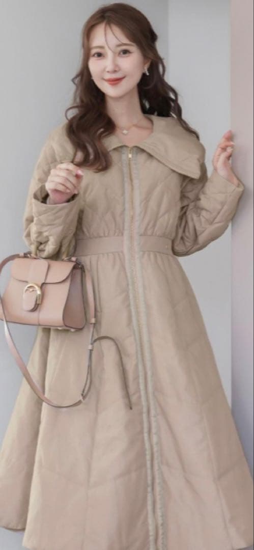 ヴァニレ ビッグカラー フレアダウンドレスコート