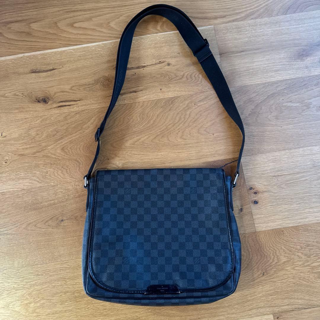 値下げ・ルイヴィトンダミエ　レザー メッセンジャーバッグ