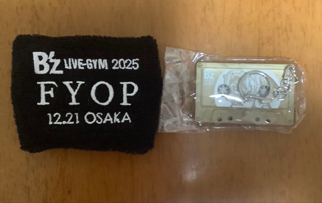B'z FYOP 12/21大阪 リストバンド カセットチャーム - メルカリ
