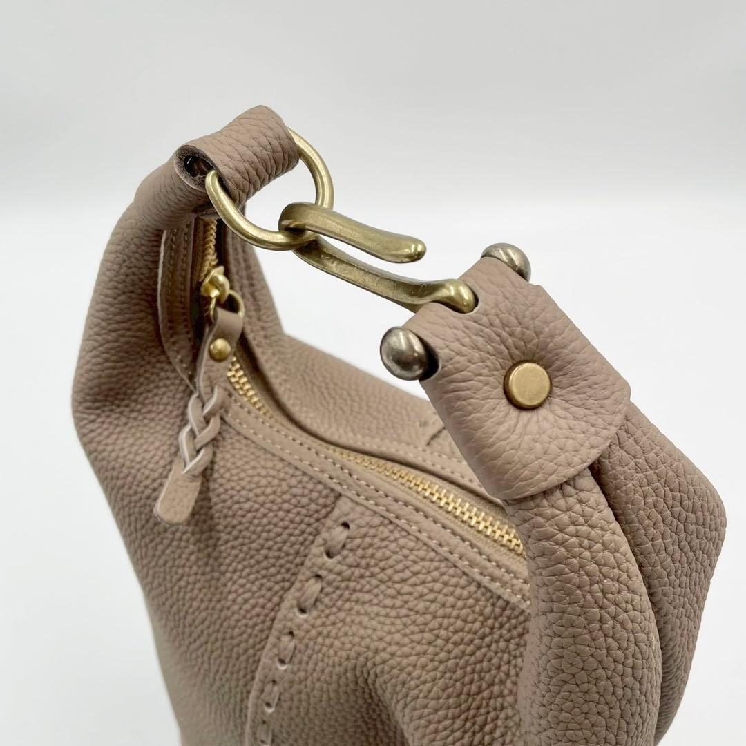 極美品 マヌー keg pouchc ケッグポーチ レザーバッグ グレージュ