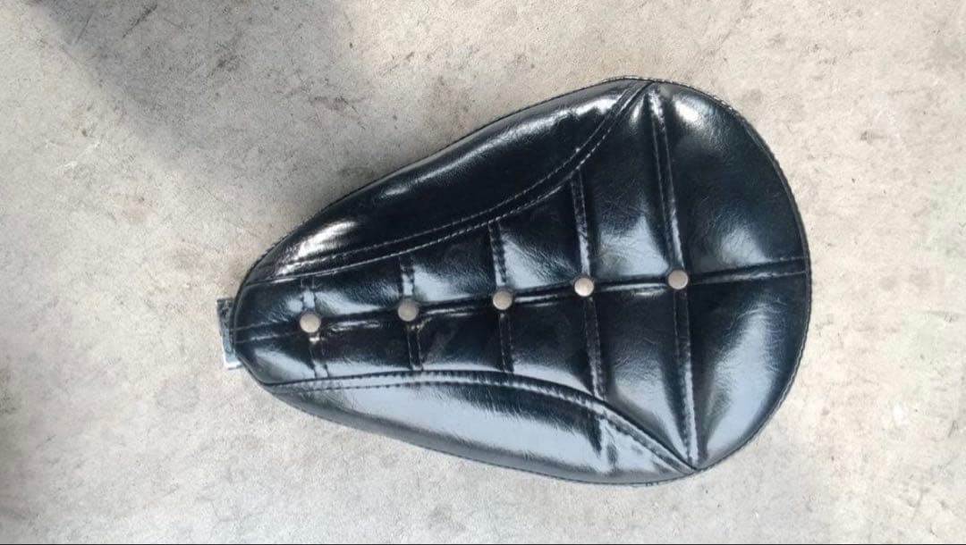 バイク　シート ブラック　エボ　ショベル 旧車 4Speed-Dropシート ショベルヘッド(BIG TWIN) ノーマルフレーム用