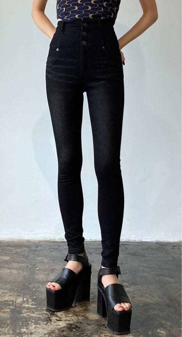 新品 タグ付き EMODA ELDER MONSTERハイウエストデニム ELDER】MONSTERハイウエストデニム[品番：MKSW0056562]｜EMODA（エモダ