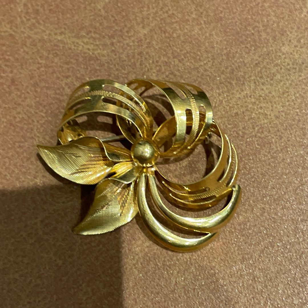 @ ゴールド 金 K18 花 ブローチ 立体 GOLD バッジ コサージュ