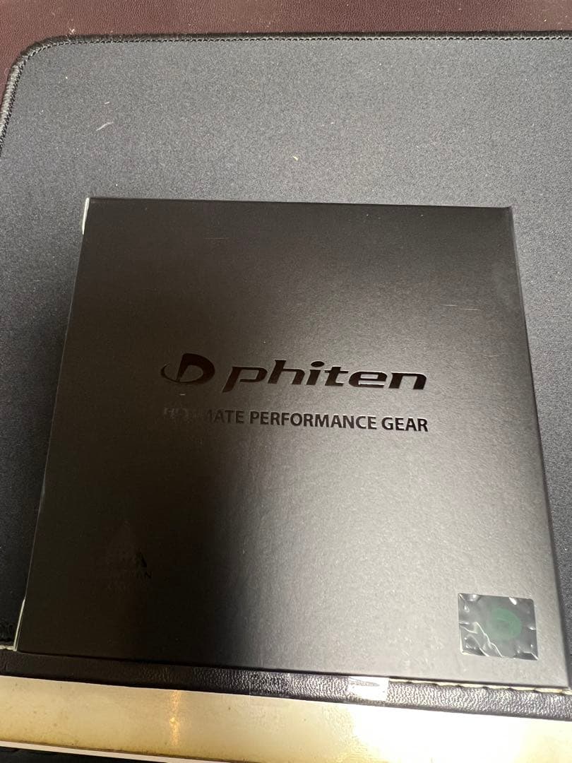 8）ファイテン RAKUWAネック✕100カーボン　シルバー50㎝