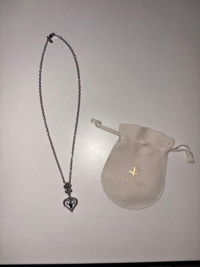 シルバー925 フルール・ド・リス ハート型ネックレス たくむ着用